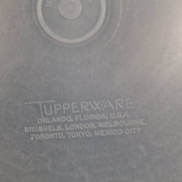 Set of Vintage #516-1 Tupperware Lid and #230-4 Strainer Insert Colander 9in Lid - Picture 7 of 11